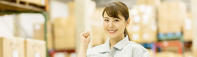 軽作業の女性スタッフ