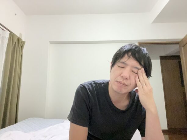 眠れない男性